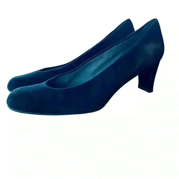 Stuart Weitzman Suede Round Toe pumps never worn size 8 - Picture 2 of 8
